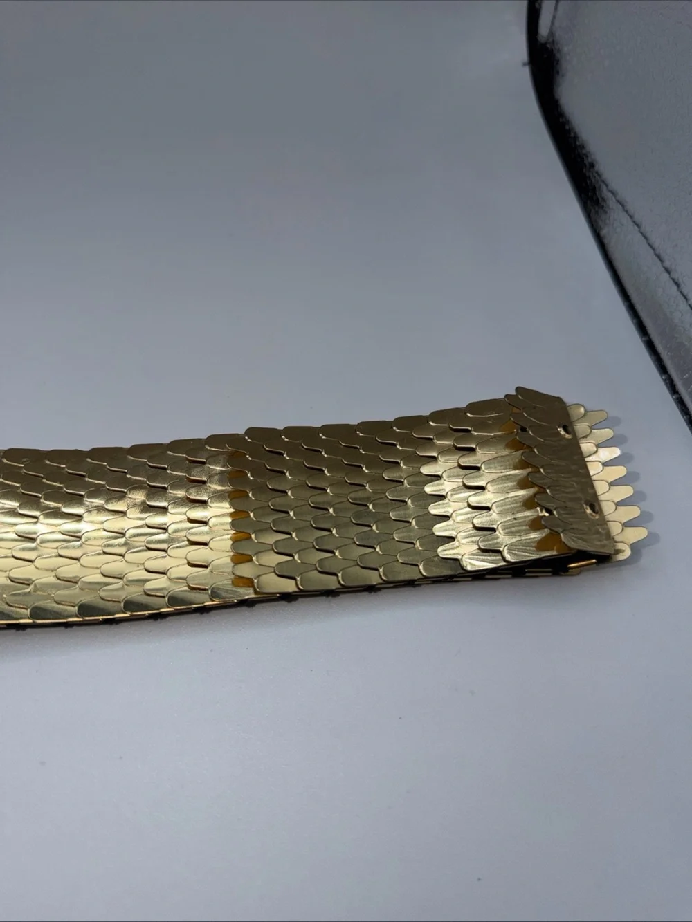 Womens Gold Metal Scale Spandex Layered Vintage Styled Belt Size M-L Stretchy